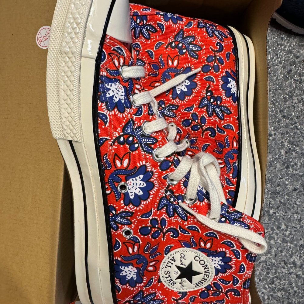 Converse canvas sneaker unisex high top Men size 9 | Women size 11